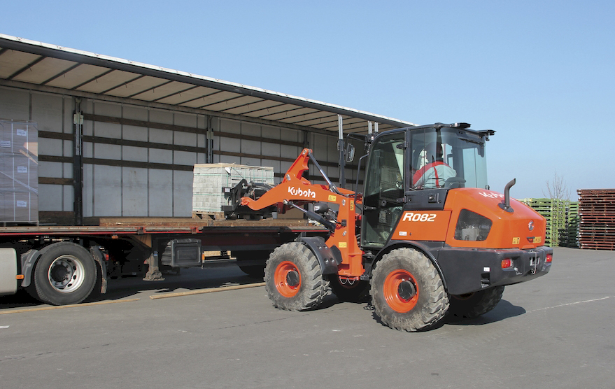 Chargeur 850L - KUBOTA R082 - avec fourches palettes