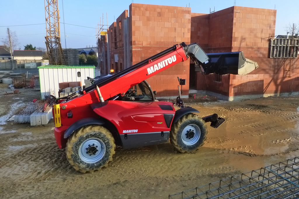 Chariot télescopique 12M Manitou avec godet